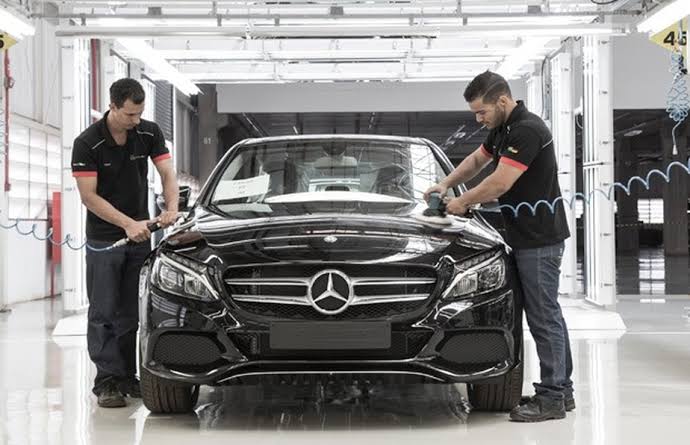 Mercedes-Benz paralisa produção no Brasil