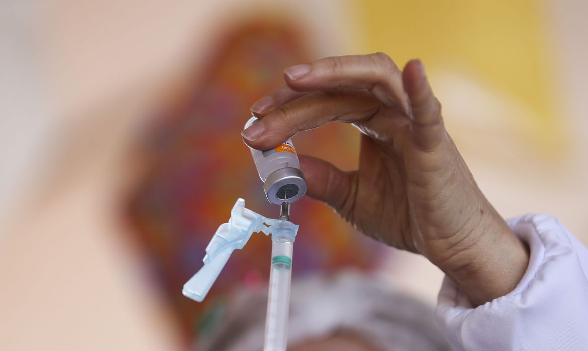 Anvisa avalia novo pedido de uso da vacina CoronaVac em crianças