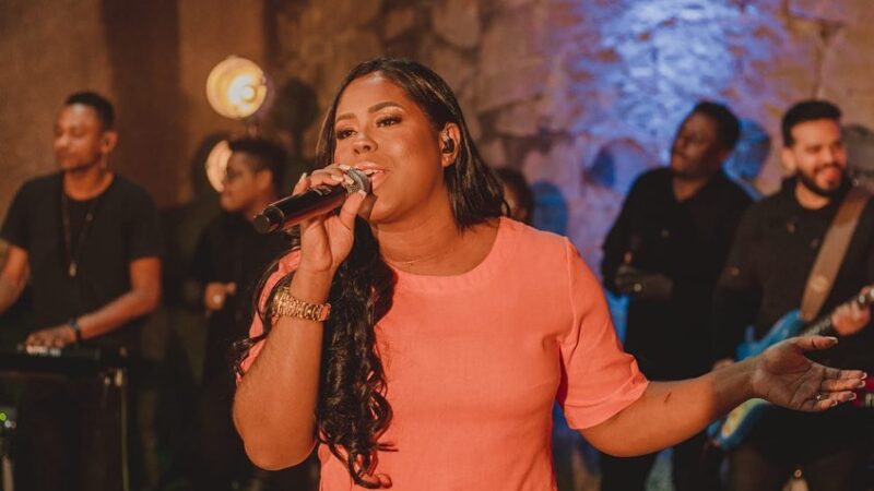 Amanda Chris lança “Farol”, canção que apresenta Jesus como luz na escuridão