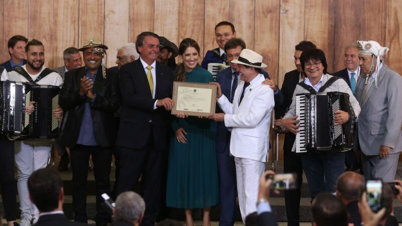 Bolsonaro participa de cerimônia de reconhecimento do forró