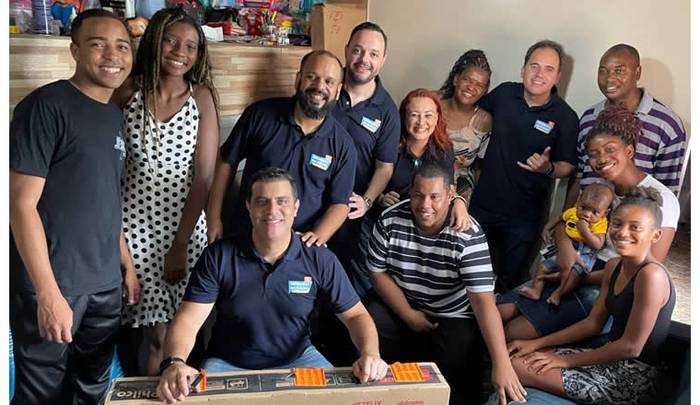 Resenha no Rádio renova sala de ouvinte em comunidade do Rio de Janeiro numa promoção emocionante e com muitas surpresas