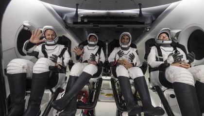 Quatro astronautas retornam à Terra em cápsula da SpaceX após missão de 6 meses