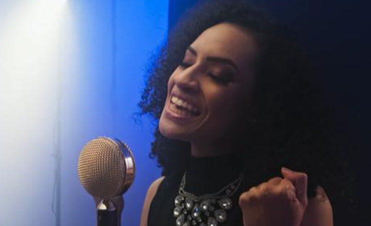 Kedma Ely lança seu primeiro clipe solo: “Tudo Novo de Novo”