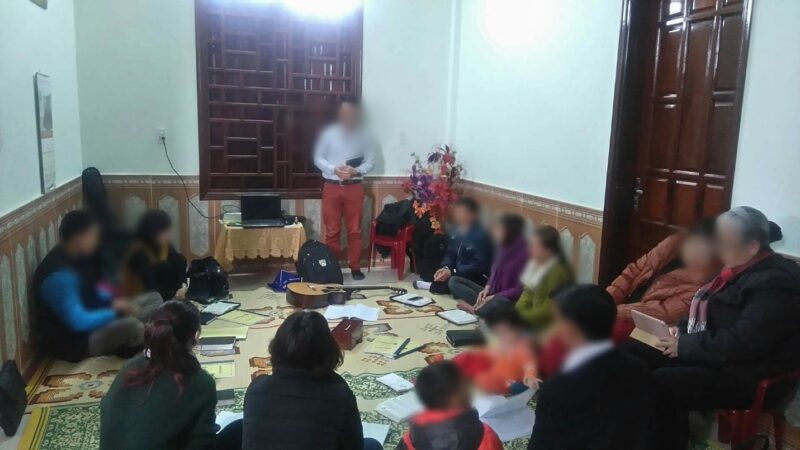 Missionários no Vietnã são presos e agredidos por ensinarem a Bíblia