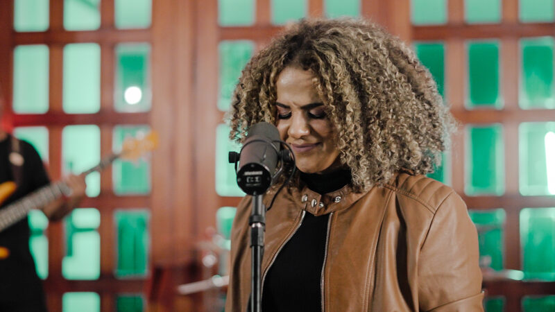 Layla Cardoso lança o single “A Cruz Não Foi em Vão” pela Sony Music