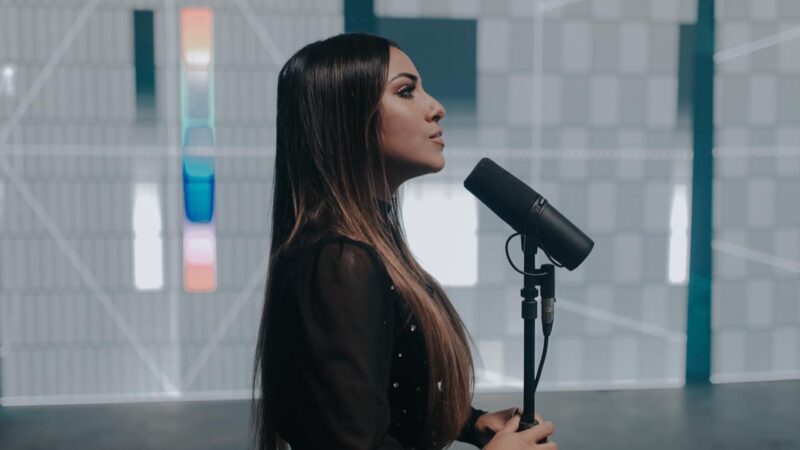 Gabriela Rocha lança nova versão do hit “Creio Que Tu És a Cura” em comemoração aos 7 milhões de inscritos no YouTube