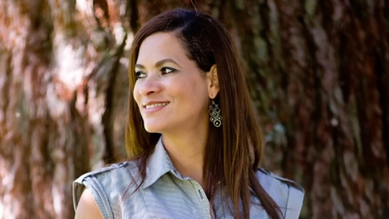 Elizabeth Loayza apresenta “A Canção não está perdida” em Português