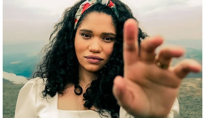 Rafaela Moreira lança clipe de seu novo single “Santidade”