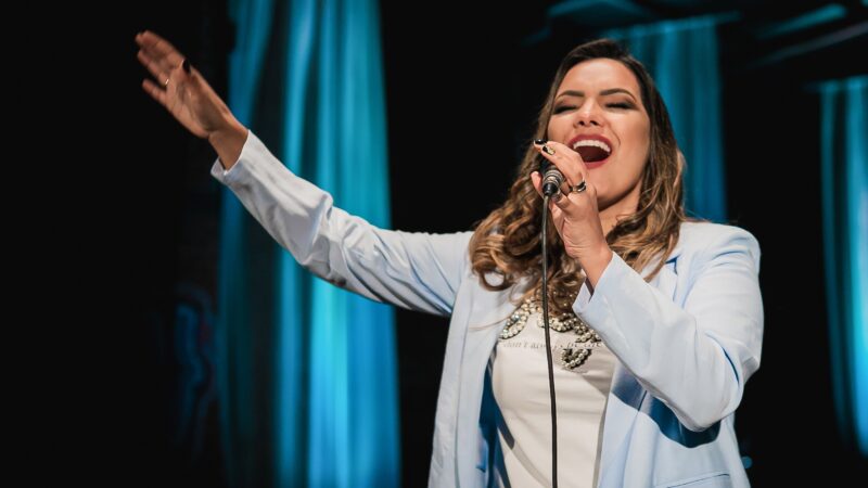 Heloisa Rosa lança a canção “Santo Deus”