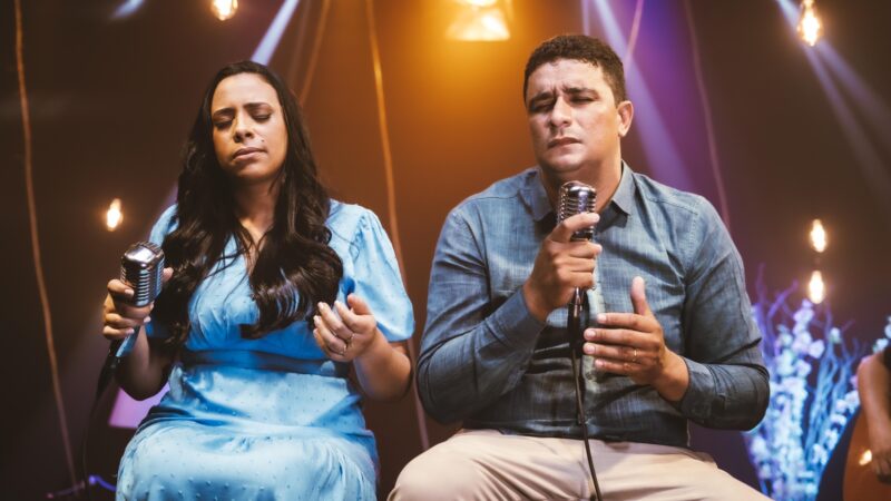 Kézia e Leone lançam o single “Páginas de Vitória”