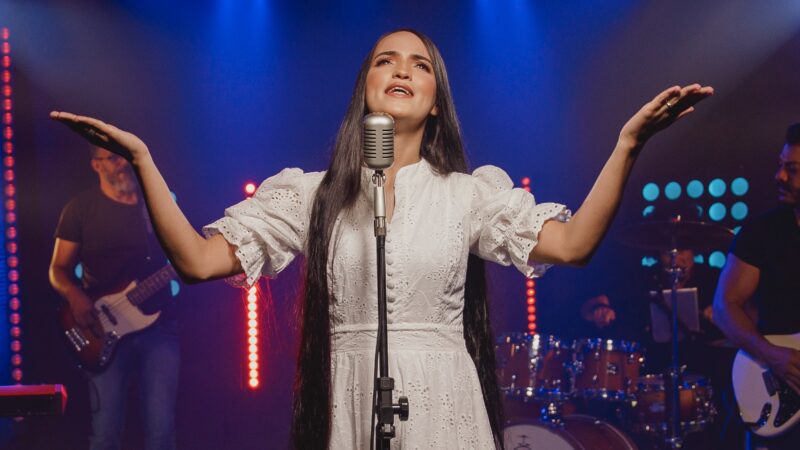 Angélica Azevedo lança “Ele Não Desceu da Cruz” pela É Gospel Music