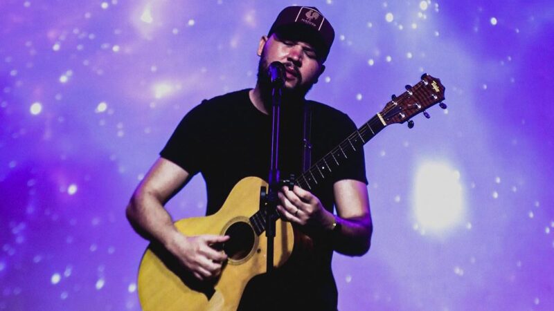 Izaac Santos apresenta releitura da canção “Vou Deixar Queimar”