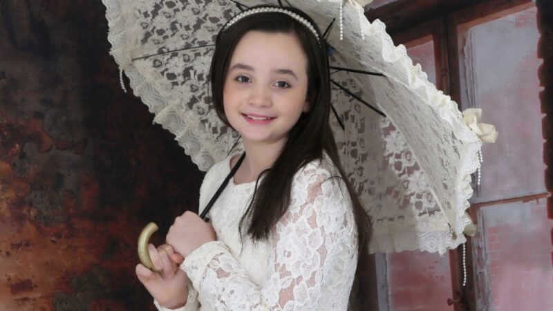 Aos 9 anos, Yasmin Jennifer lança “Renovo”, sua primeira canção