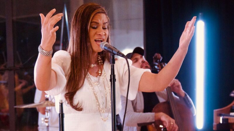Elizabeth Loayza lança “A Canção Não Está Perdida” com Allison & Antonio Marin