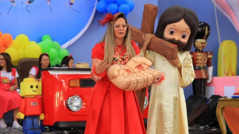 Tia Kátia alerta cristãos sobre as crianças: “esse rebanho precioso está em perigo”