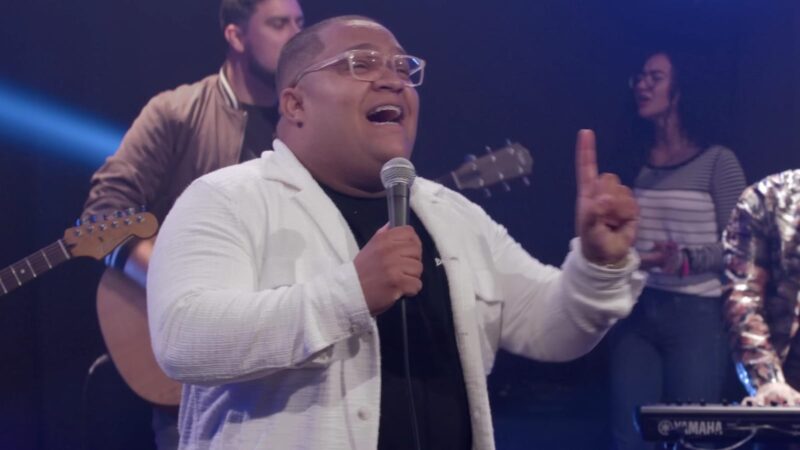 O cantor Douglas Borges lançou pela Graça Music o single inédito “Gravado Nas Mãos de Deus”