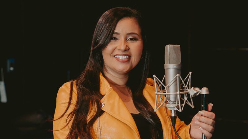 Central Gospel Music apresenta a cantora Rosangela Oliveira como nova aposta no estilo pentecostal
