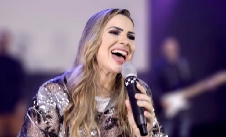 Cantora Neiza Santos ressalta a importância do avivamento no single “Faz Arder a Chama”