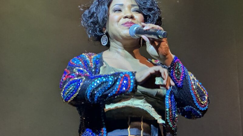 Thalita Pertuzatti leva Whitney Houston aos palcos do Rio e São Paulo.