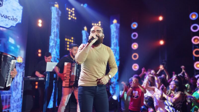 Após assinar com Universal Music, cantor Jhonny Salvação grava DVD em Fortaleza