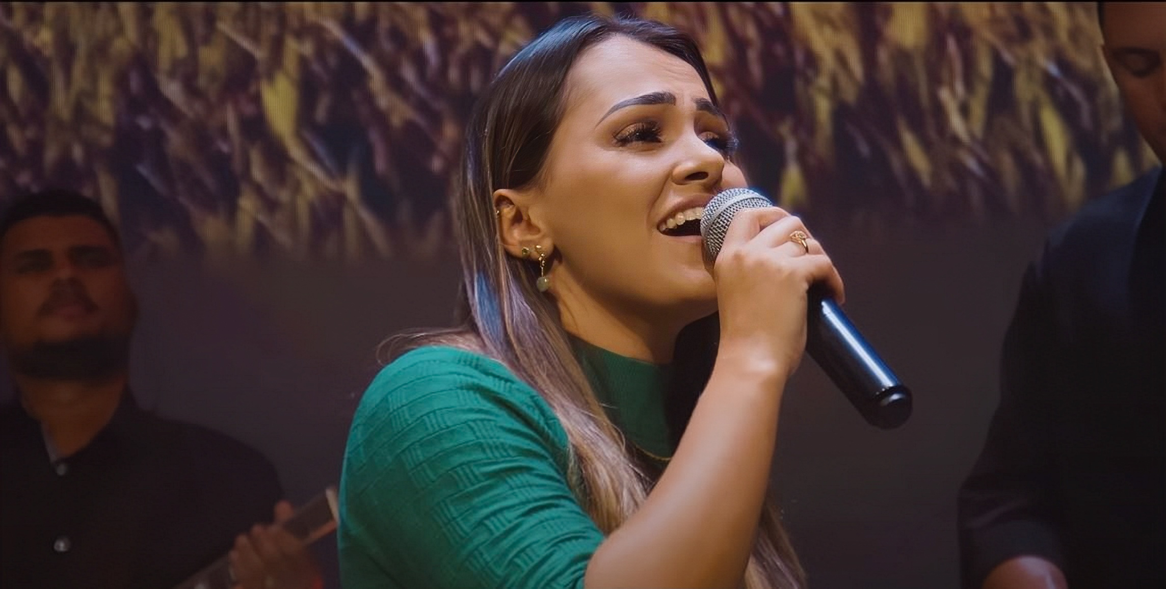 A cantora Jheniffer Melo lança a bela canção autoral “Teu Querer”