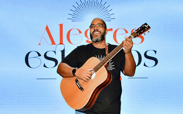 Cantor Marcos Miranda anuncia gravação de “Alegres Estamos”, seu primeiro álbum ao vivo