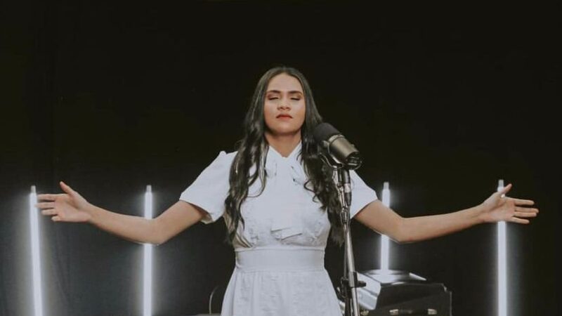 Eliza Miriam e o single “Toma-me”, adoração, entrega e confiança