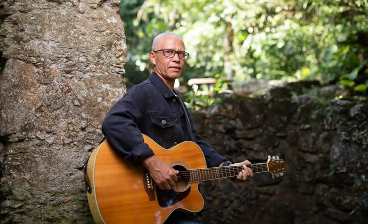 Cantor Roberto Dom lança o single “Mesmo Sem Merecer”, canção que traz uma mensagem da cruz