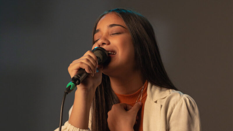 A jovem cantora Esther lança “Barrabás Sou Eu”, mais uma linda canção autoral
