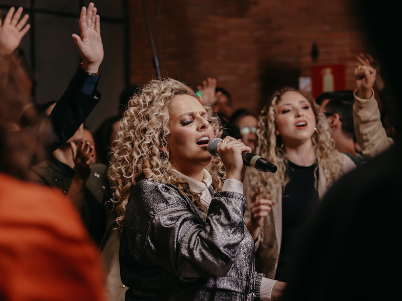 Gabi Sampaio lança o projeto “Som do Céu”, com sete canções de adoração