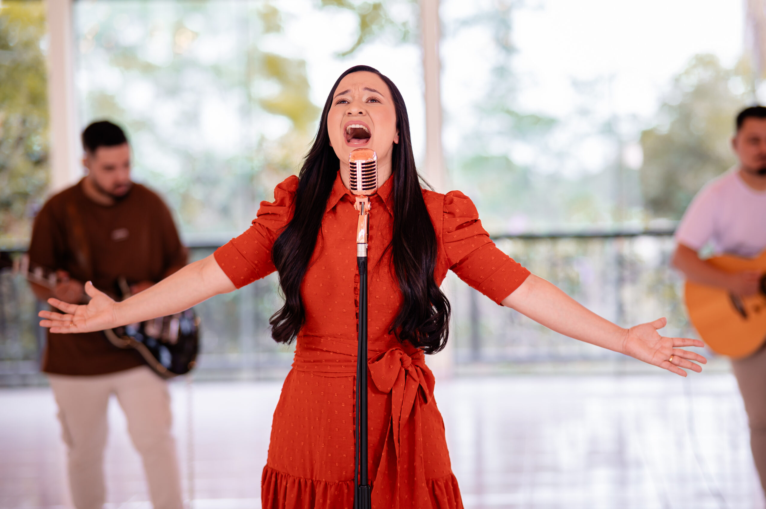 A cantora Abigail lança “Eu Estou na Casa” – A confiança no Deus que pode todas as coisas