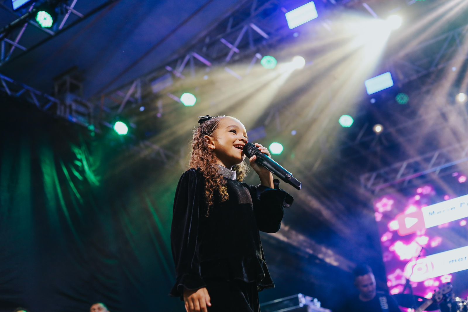Conheça a cantora mirim Maria Pita, o novo talento da música gospel