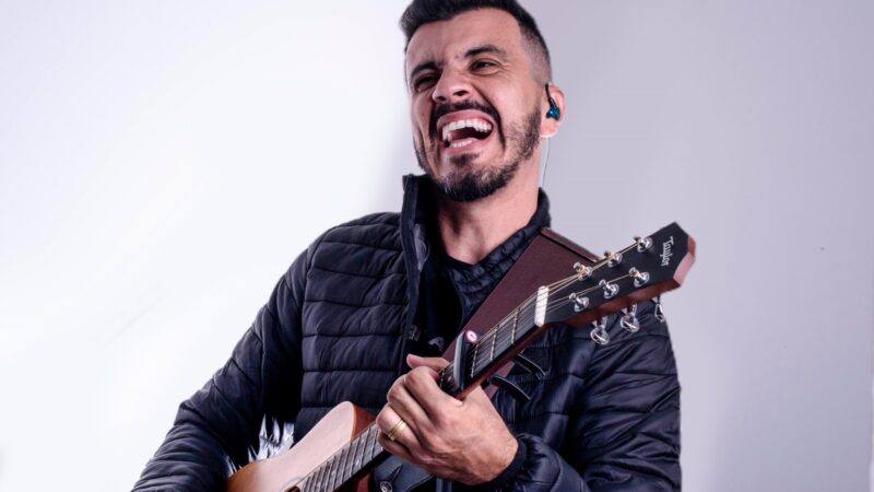 O cantor Stéfanno Dias. Foto: Divulgação/Nova Fase Music.