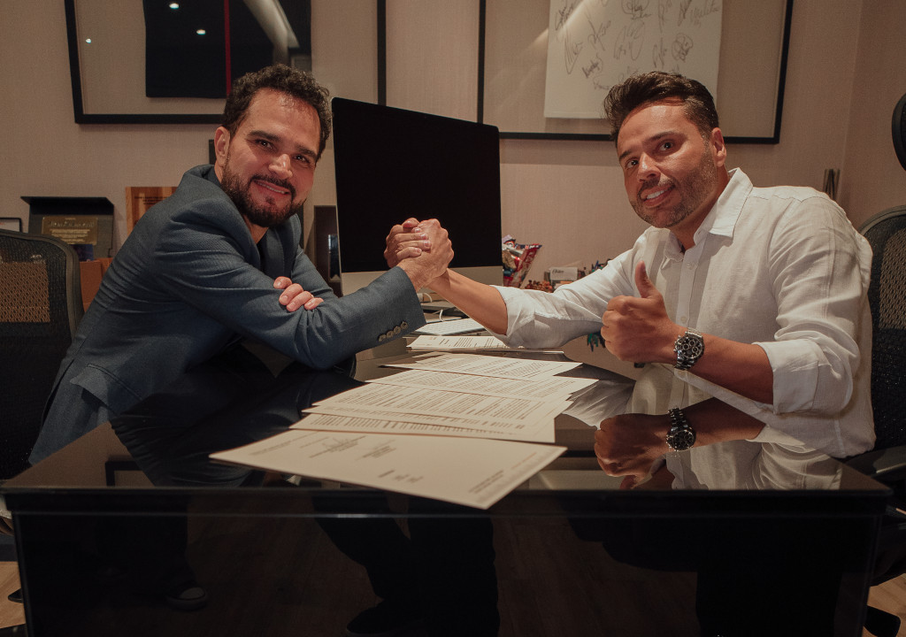 Luciano Camargo assina contrato com Allan Caramaschi e prepara novo single gospel