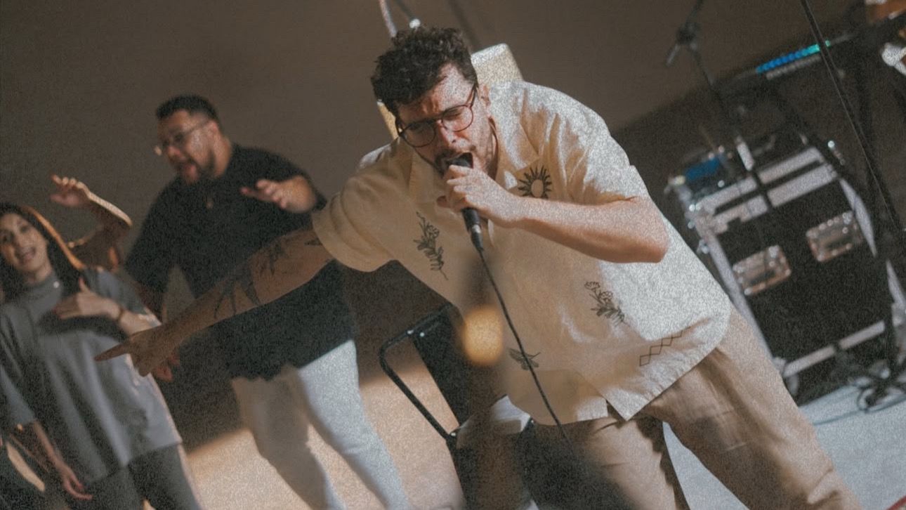 Gabriell Júnior lança novo single “O Trono É Seu” e convida à entrega total a Deus