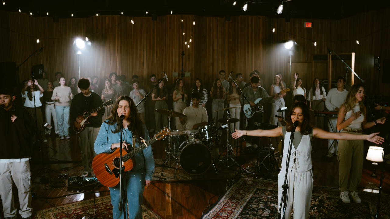 “Éden” é a nova canção da cantora Rafa Charone