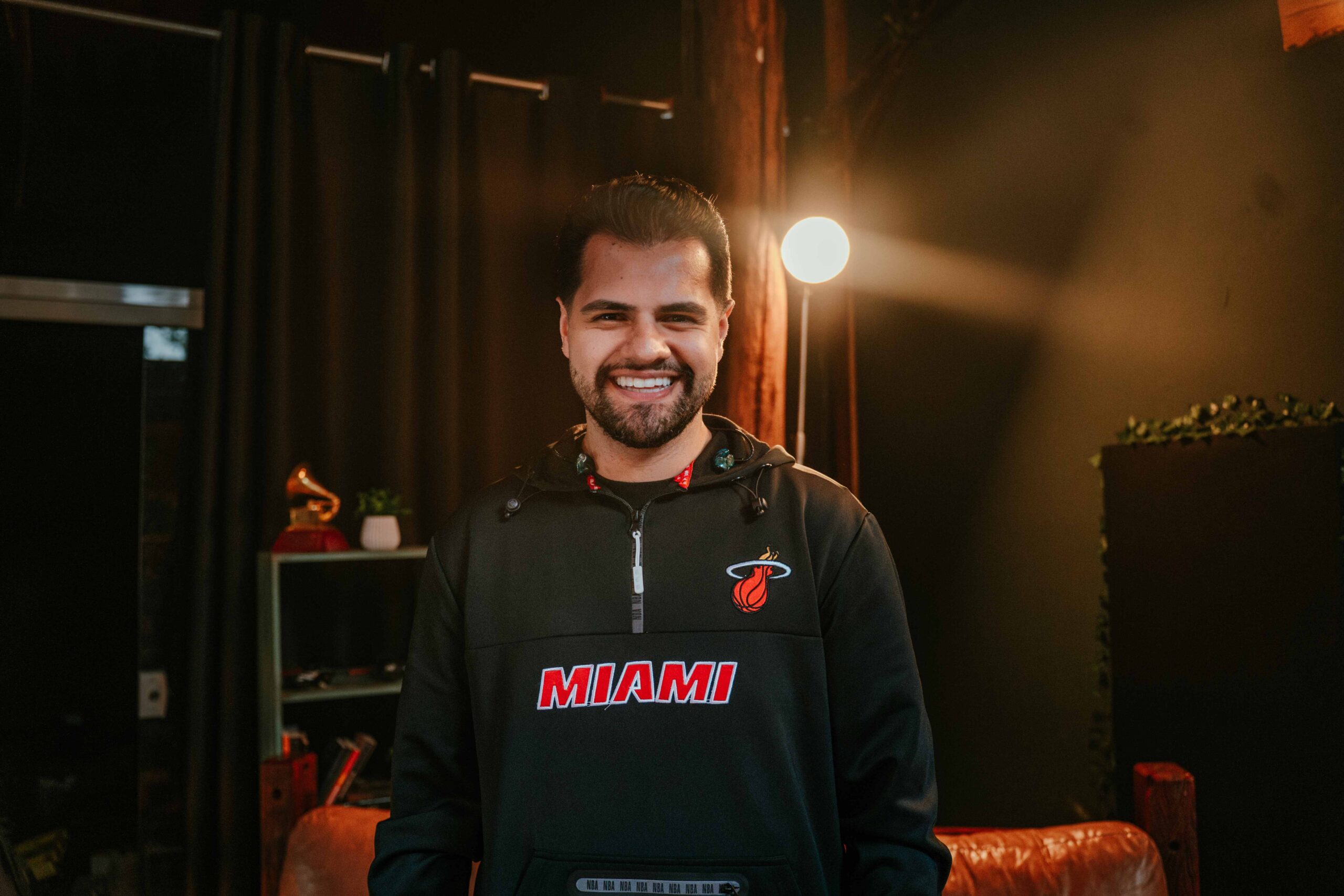 Guilherme Baptista lança a canção “Um Novo Dia”, versão do hit “One More Day”, do Sons of Sunday