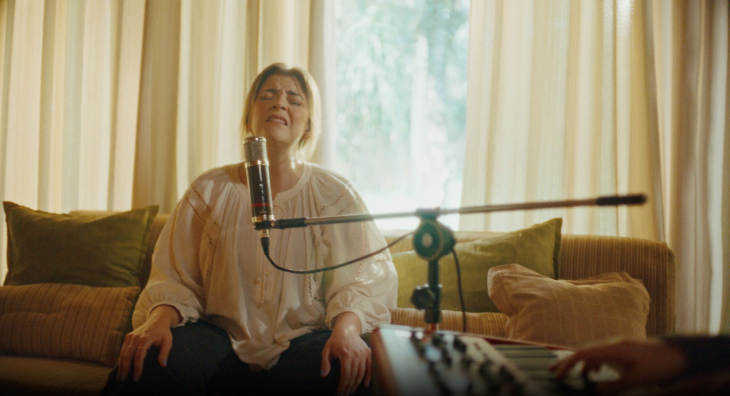 Laura Souguellis lança o álbum “As Minhas Orações Cantadas – Volume 1”