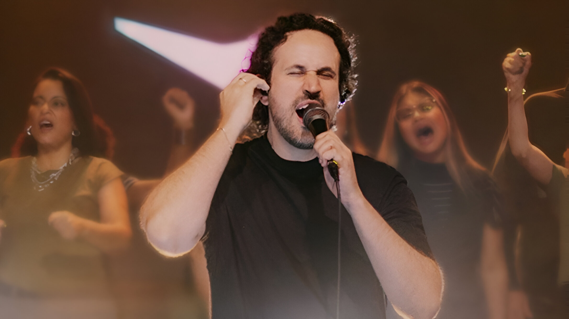 Voe Music lança “Paixão, Fogo e Lágrimas”, uma canção de entrega e avivamento