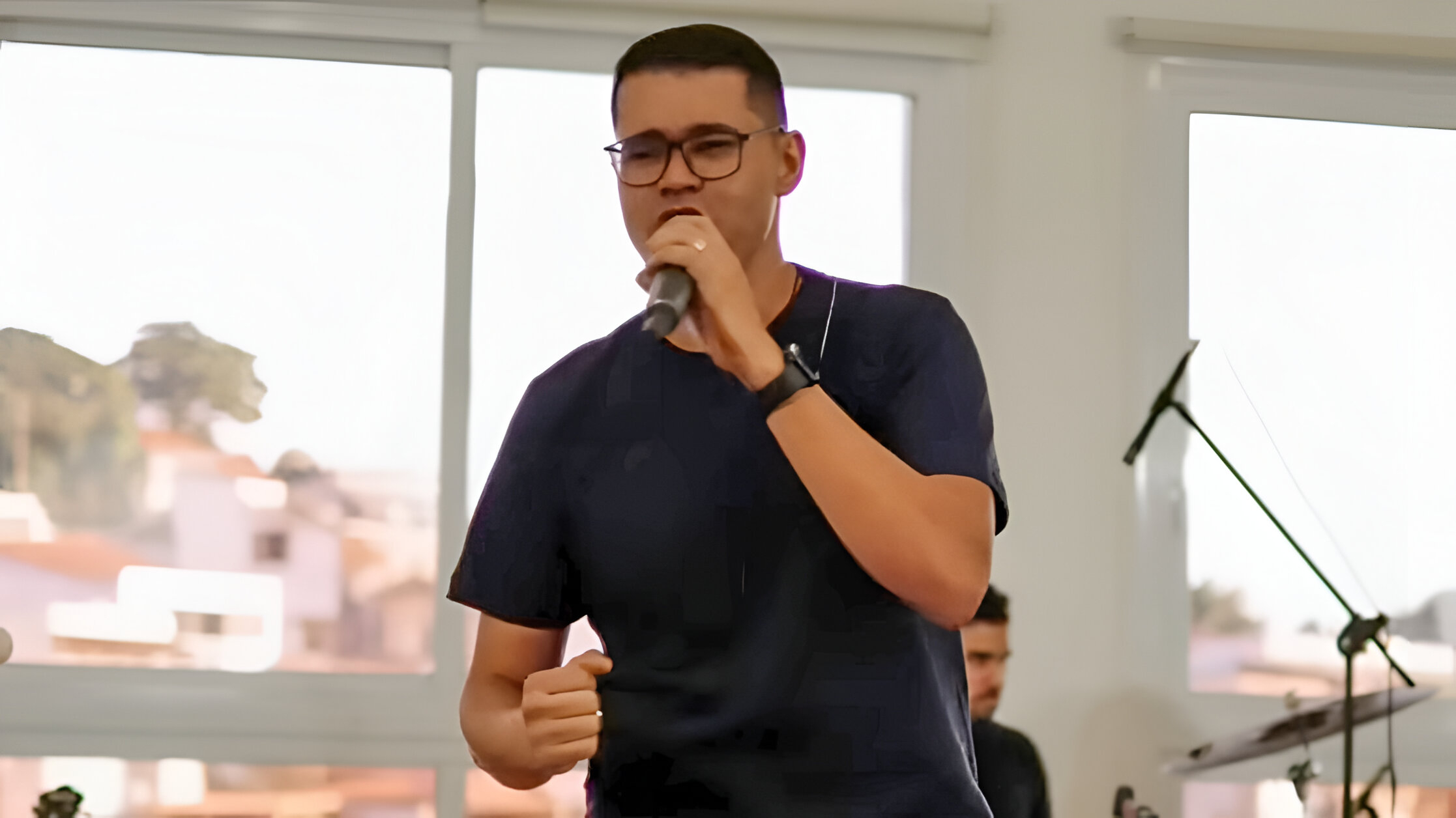 Projeto Bless ONE destaca a nova faixa de Luccas Marsan “Mora em mim”