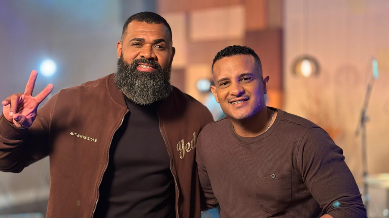 Os cantores Jeyzer Maia e Junior Silca. Foto: Graça Music.