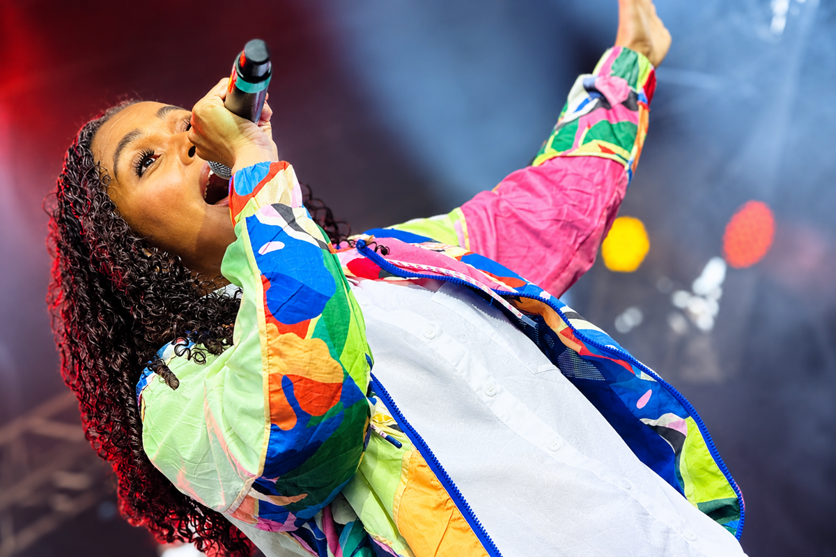 A cantora Tirza Almeida na Marcha para Jesus Recife. Foto: Divulgação.